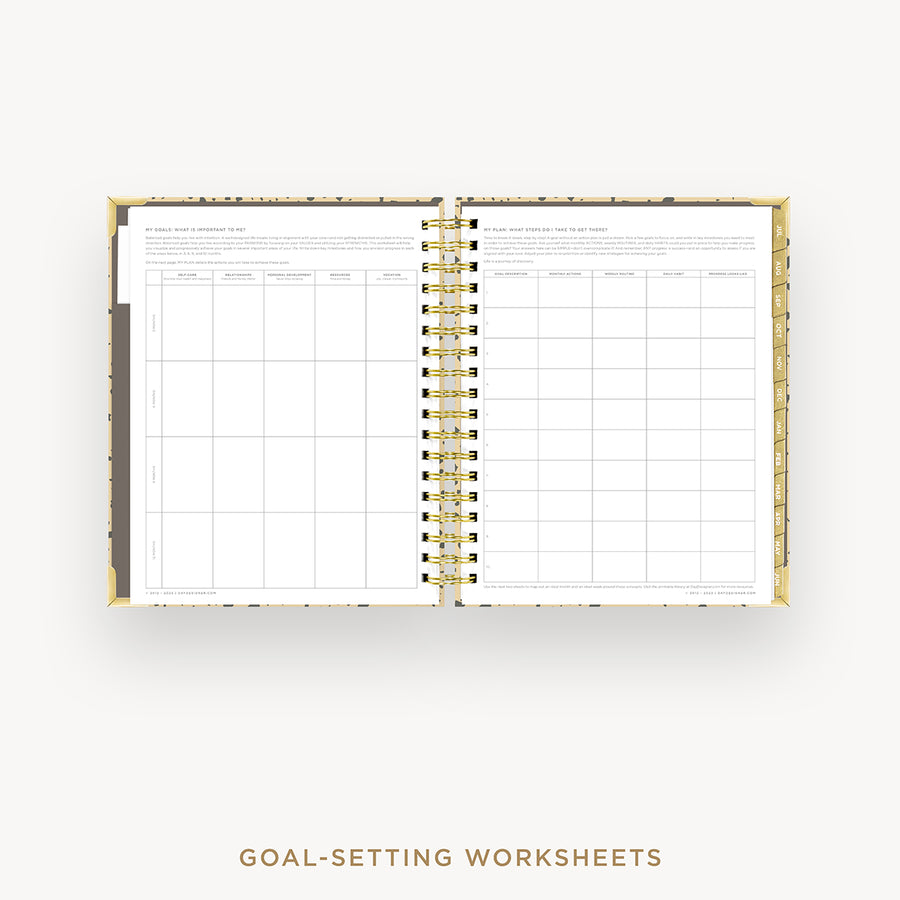 Day Designer 2024-25 daily planner: Savannah cover with goals worksheet