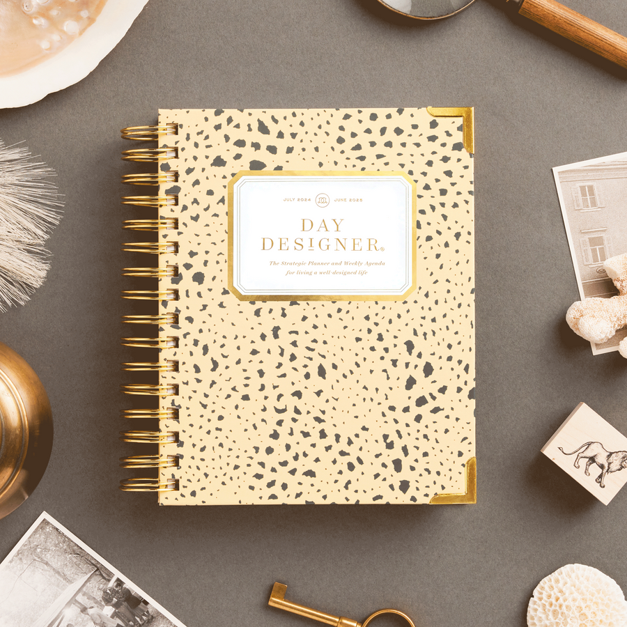 Day Designer 2024-25 mini weekly planner: Savannah beautiful cover agenda book