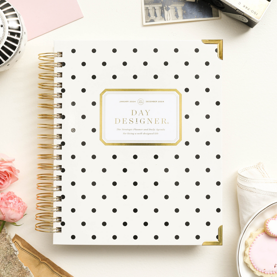 Day Designer 2024 daily planner: Classic Dot beautiful cover agenda book