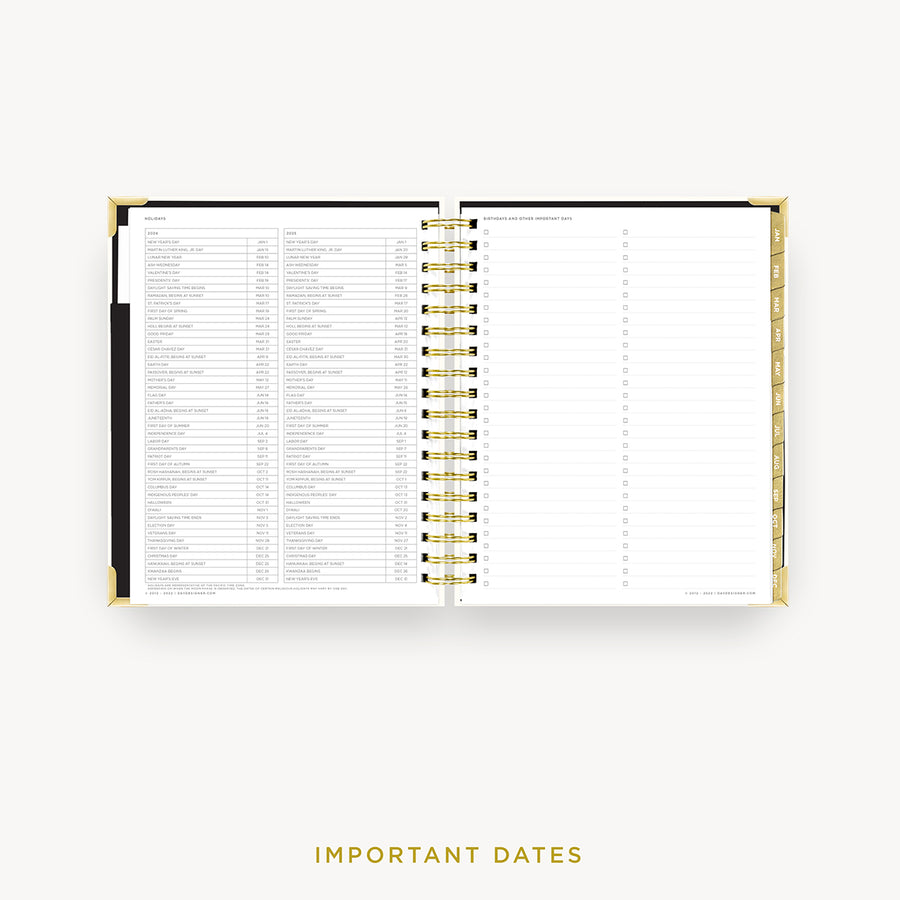 Day Designer 2024 daily planner: Classic Dot cover with holidays