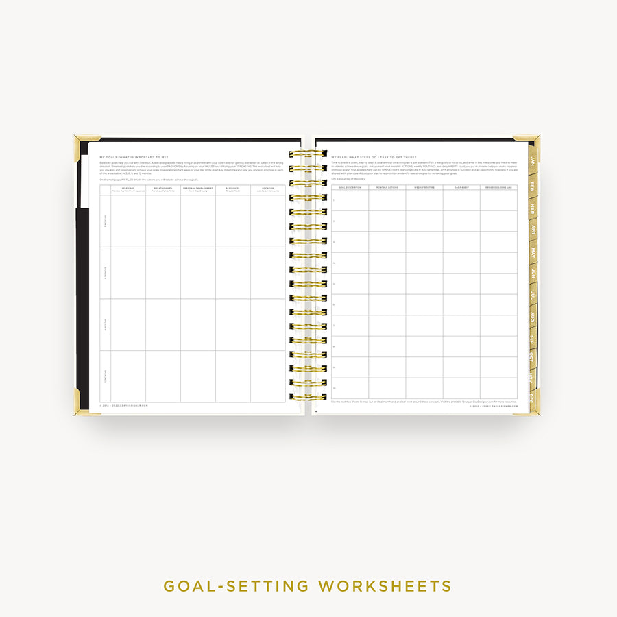 Day Designer 2024 daily planner: Classic Dot cover with goals worksheet