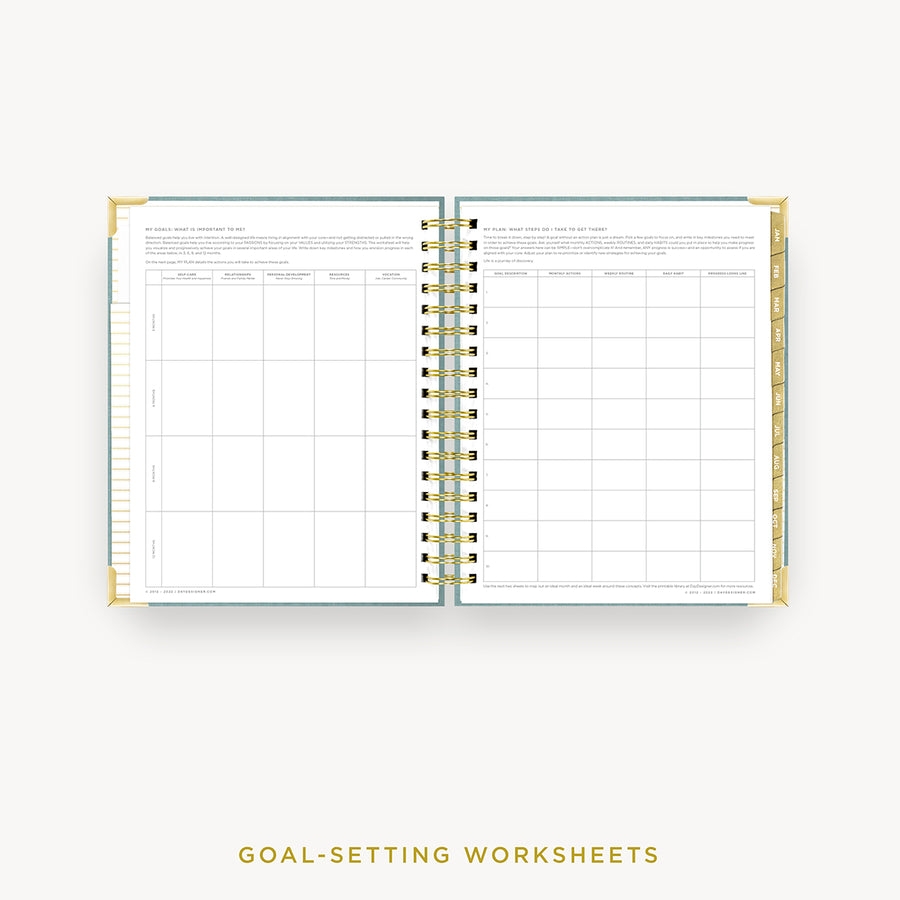 Day Designer 2024 daily planner: Sage Bookcloth cover with goals worksheet