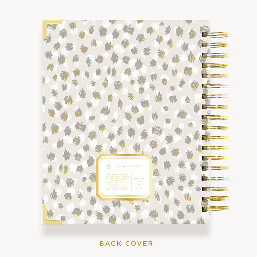 Day Designer 2024 daily planner: Chic back cover with gold detail