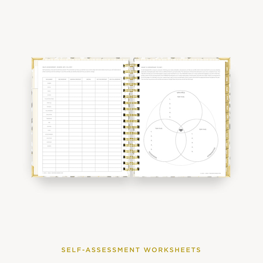 Day Designer 2024 daily planner: Chic cover with self assessment worksheet
