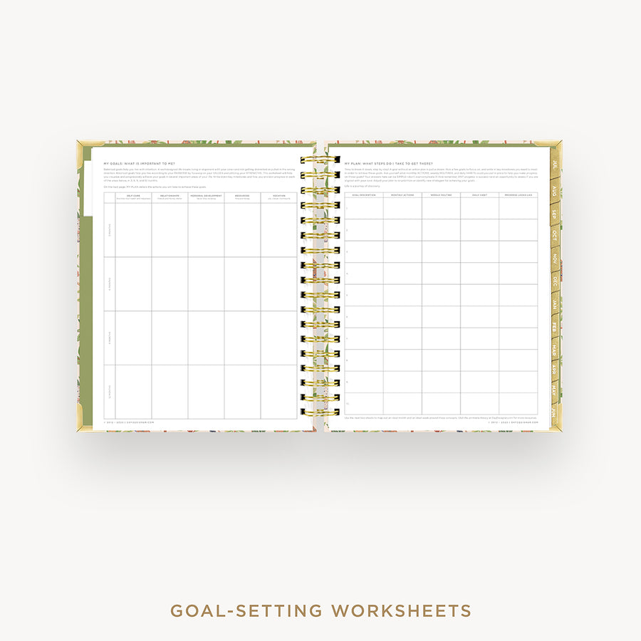 Day Designer 2024-25 daily planner: Menagerie cover with goals worksheet
