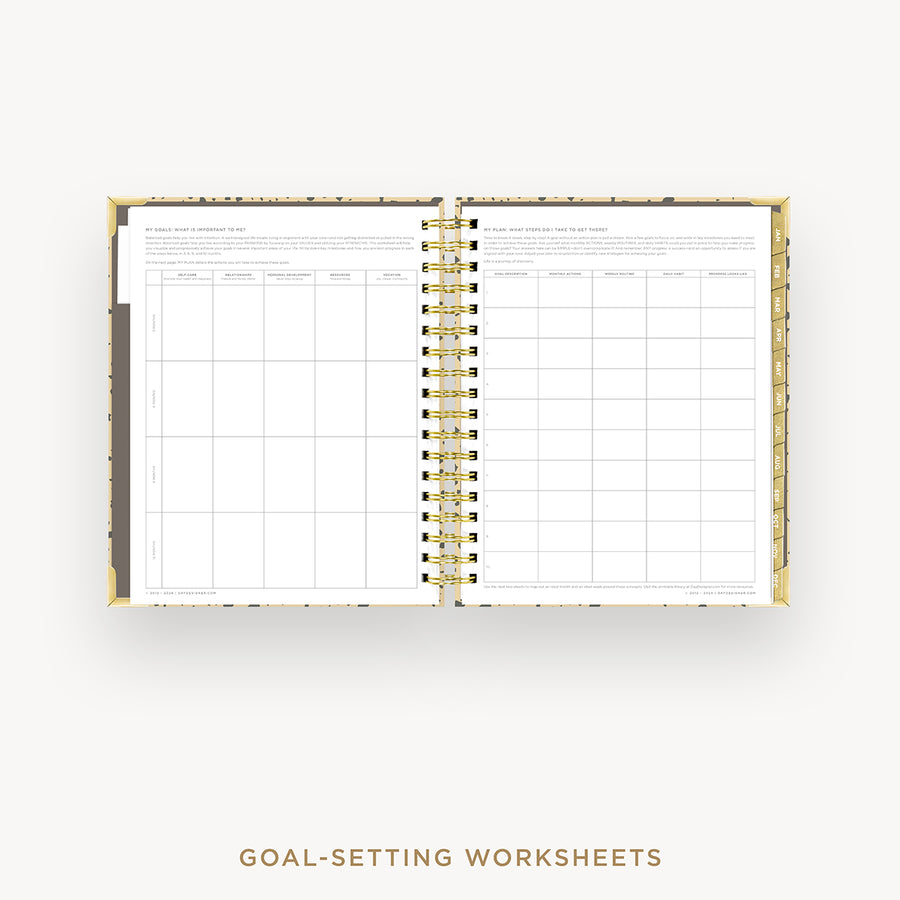 Day Designer 2025 daily planner: Savannah cover with goals worksheet