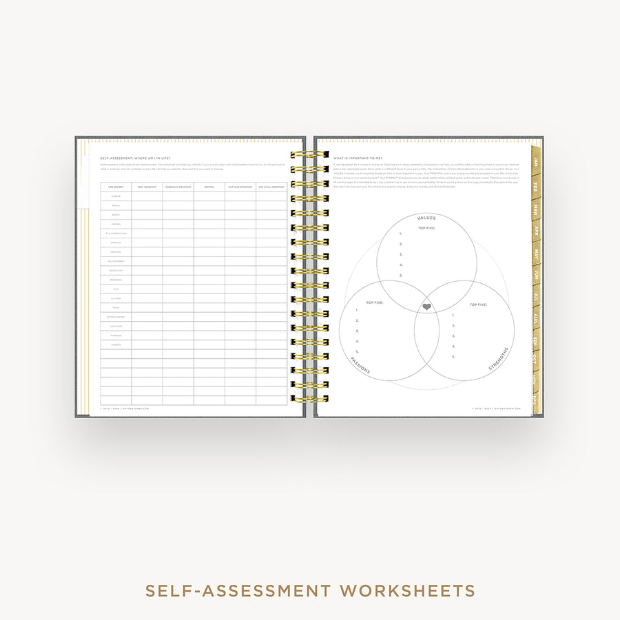 Day Designer 2025 daily planner: Charcoal Bookcloth cover with self assessment worksheet