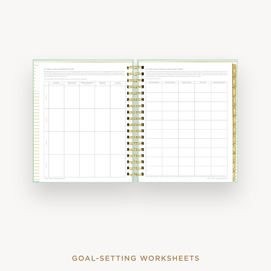 Day Designer 2025 daily planner: Sage Bookcloth cover with goals worksheet