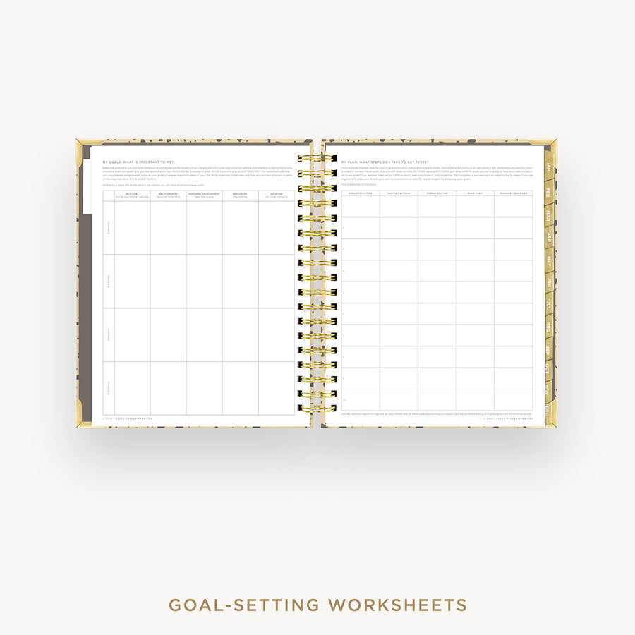 Day Designer 2025 weekly planner: Savannah cover with goals worksheet