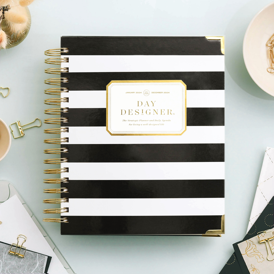 Day Designer 2024 daily planner: Black Stripe beautiful cover agenda book