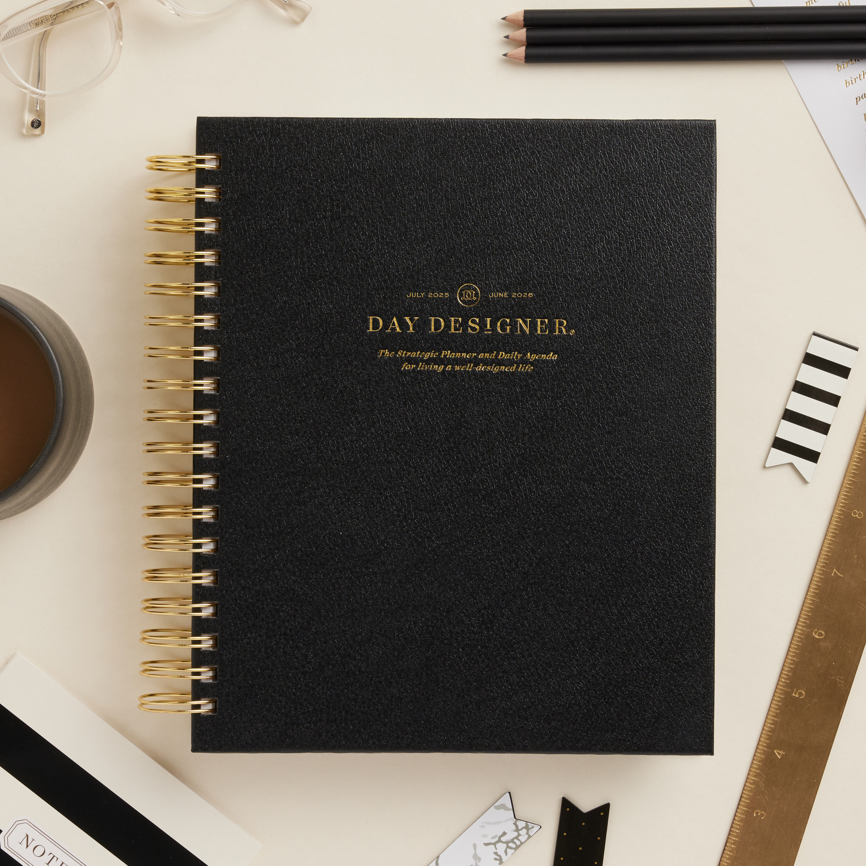 2025-26 Daily Planner: Classic Black Pebble Texture