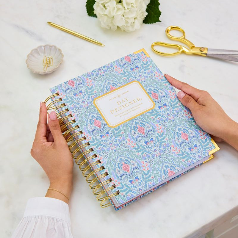 2027 Daily Planner: Olivia Damask