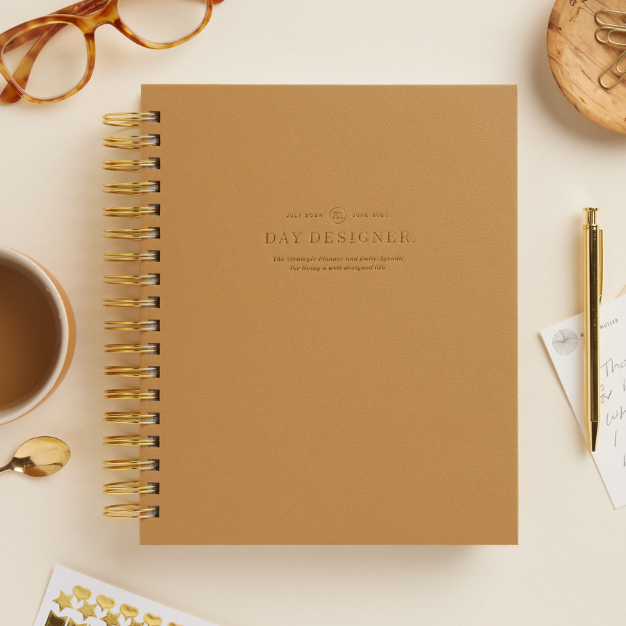 Day Designer 2024-25 daily planner: Caramel Latte Pebble Texture beautiful cover agenda book