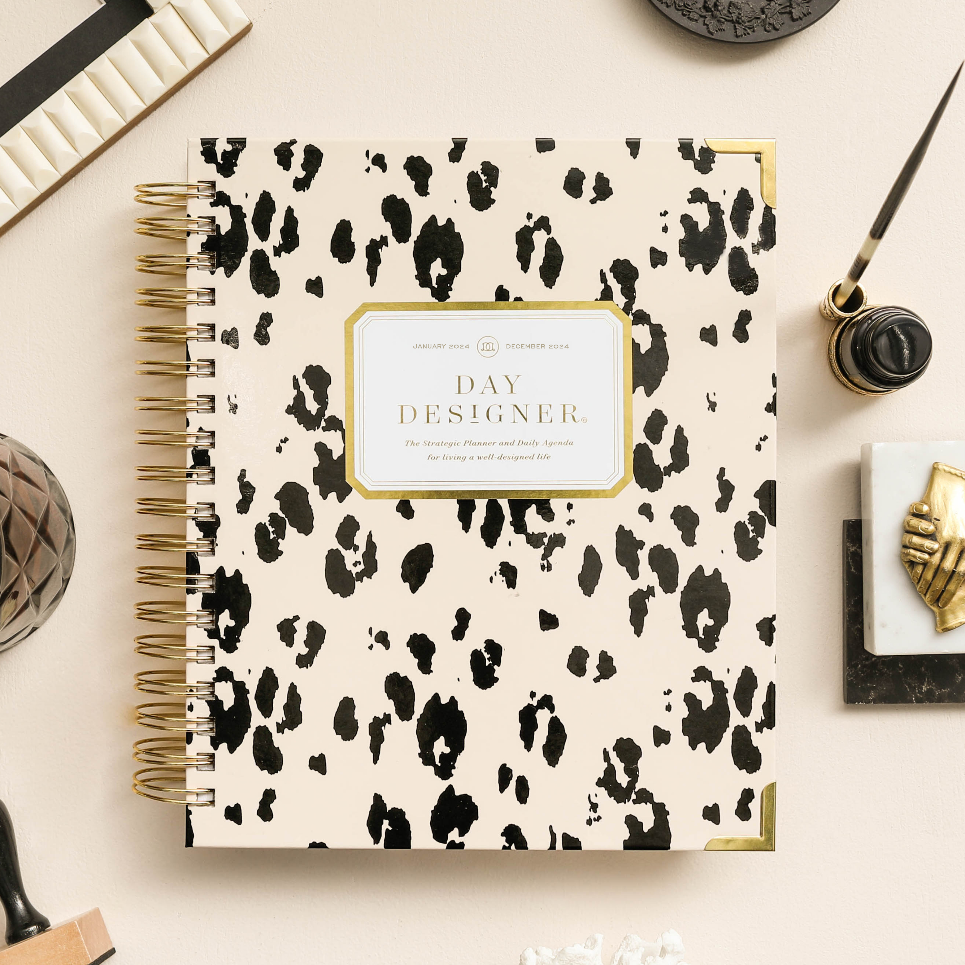 2024 Daily Planner: Painted Leopard
