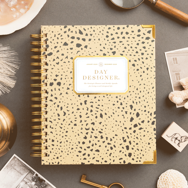 Day Designer 2025 weekly planner: Savannah beautiful cover agenda book