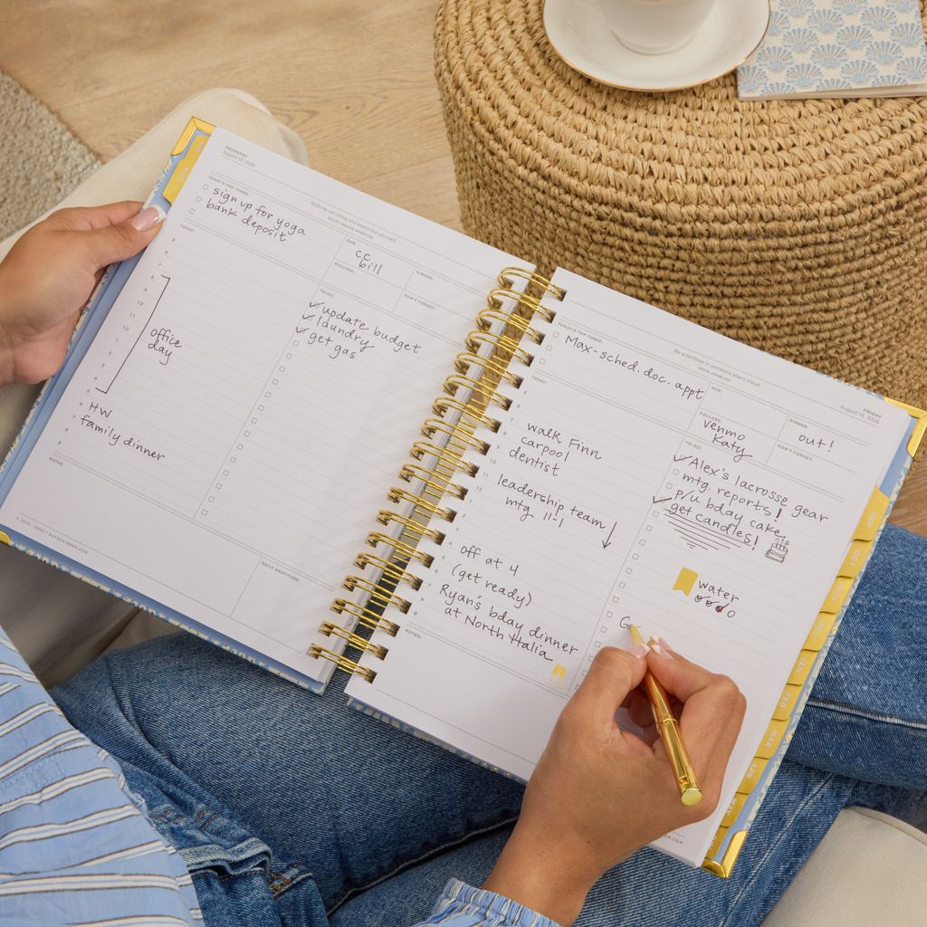 2027 Daily Planner: Grand Shell