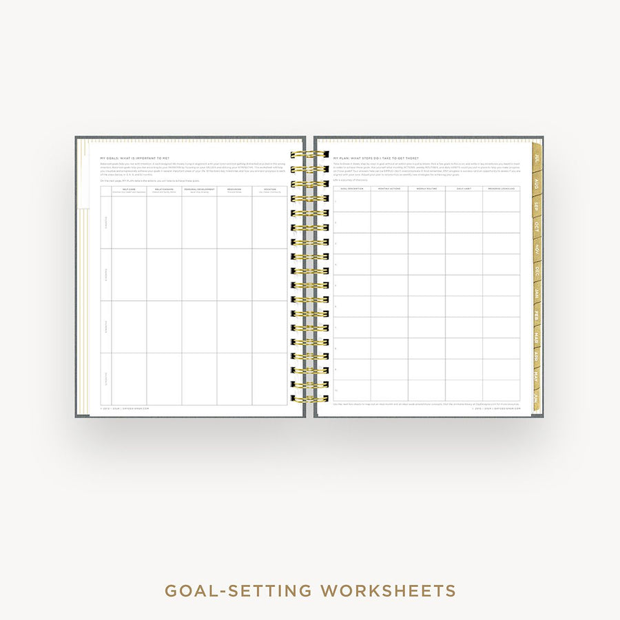 Day Designer 2025-26 daily planner: Charcoal Bookcloth cover with goals worksheet