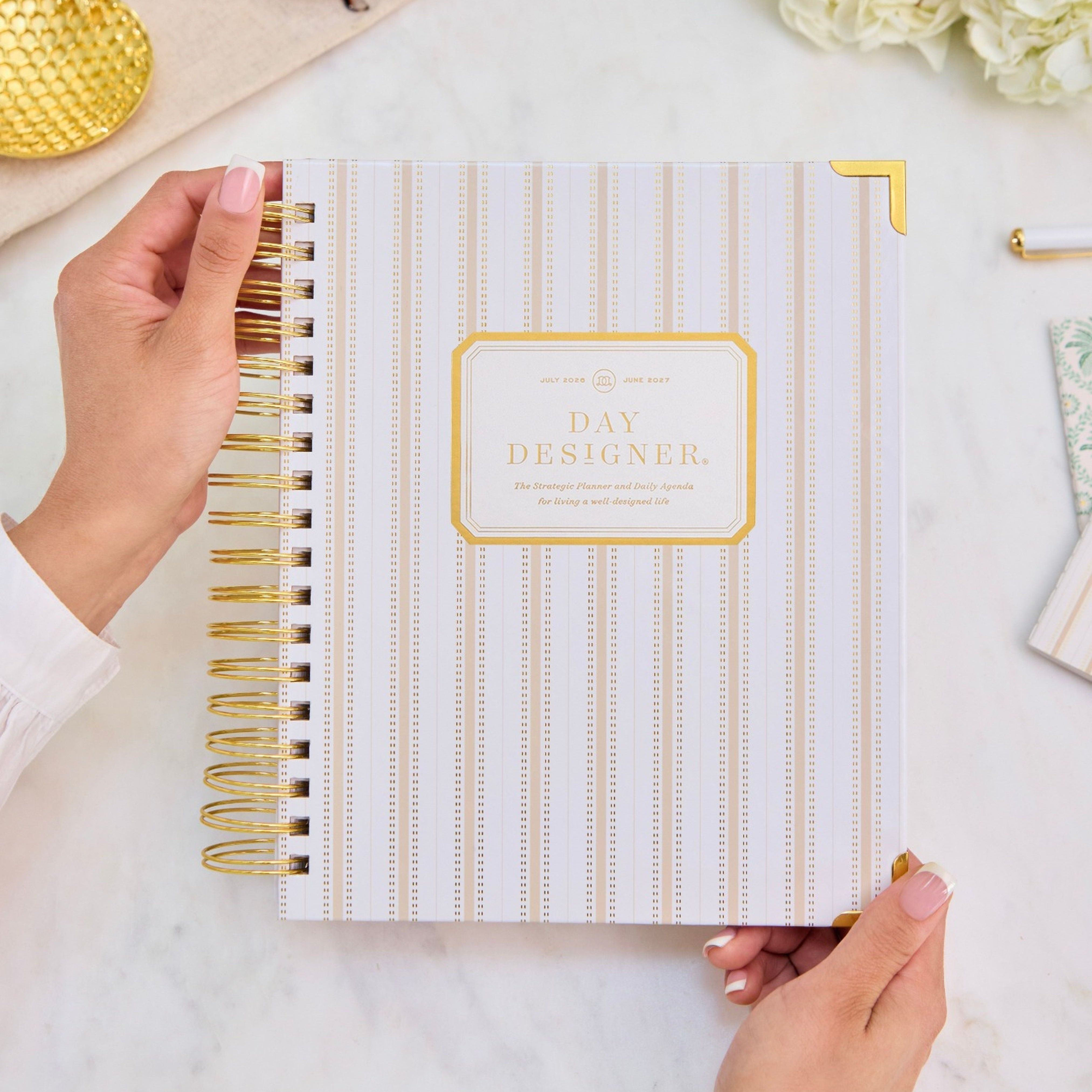 2027 Daily Planner: Ticking Stripe